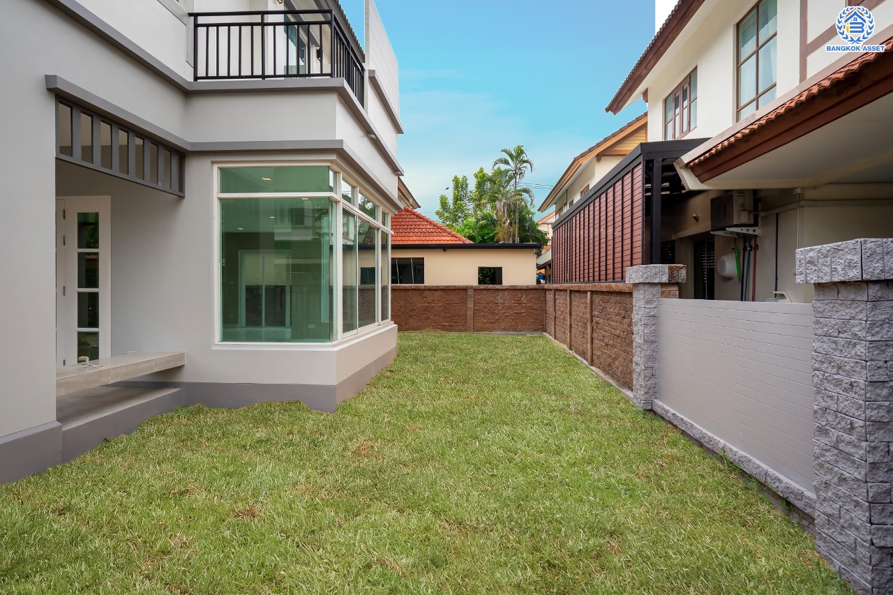 บ้านมือสองตกแต่งใหม่ ม.ลัดดารมย์ วัชรพล แบรนด์ Q.House เนื้อที่ 70.1 ตร.ว. ฟังก์ชัน 3 ห้องนอน 3 ห้องน้ำ จอดรถได้ 2 คัน Facilities ครบครัน บนทำเลเชื่อมต่อหลายเส้นทาง ถ.รามอินทรา ถ.สายไหม และถ.พหลโยธิน ใกล้สนามบินดอนเมือง ทางด่วน "ศรีรัช" และ เซ็นทรัลรามอินทรา...